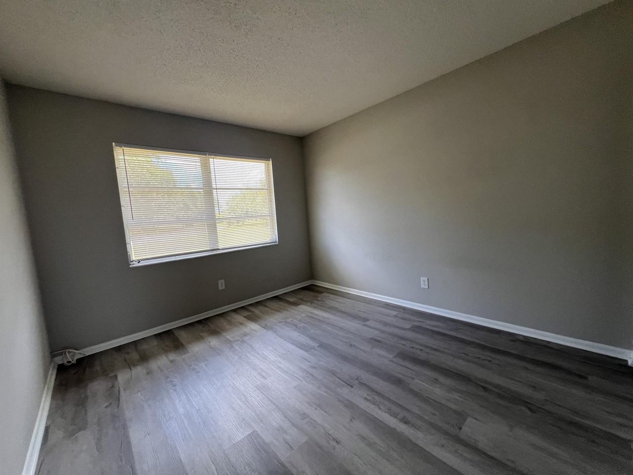 1920 W Lakeview Blvd #1 - Photo 3 of 48