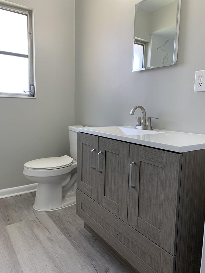 1920 W Lakeview Blvd #1 - Photo 3 of 48