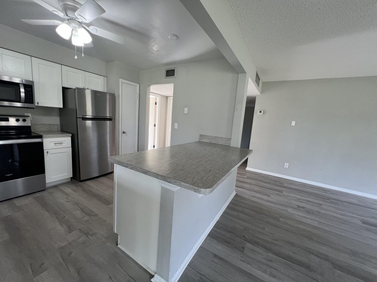 1920 W Lakeview Blvd #1 - Photo 6 of 48