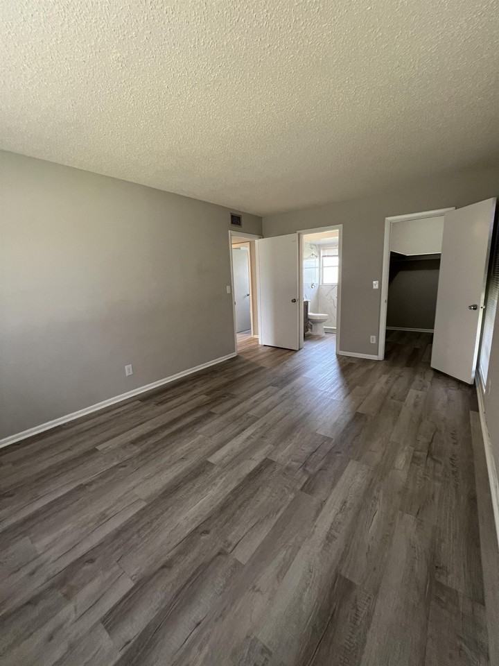 1920 W Lakeview Blvd #1 - Photo 2 of 48
