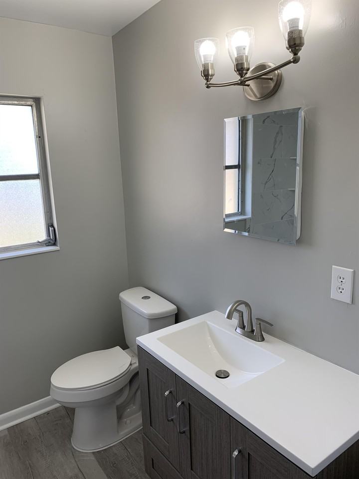 1920 W Lakeview Blvd #1 - Photo 7 of 48