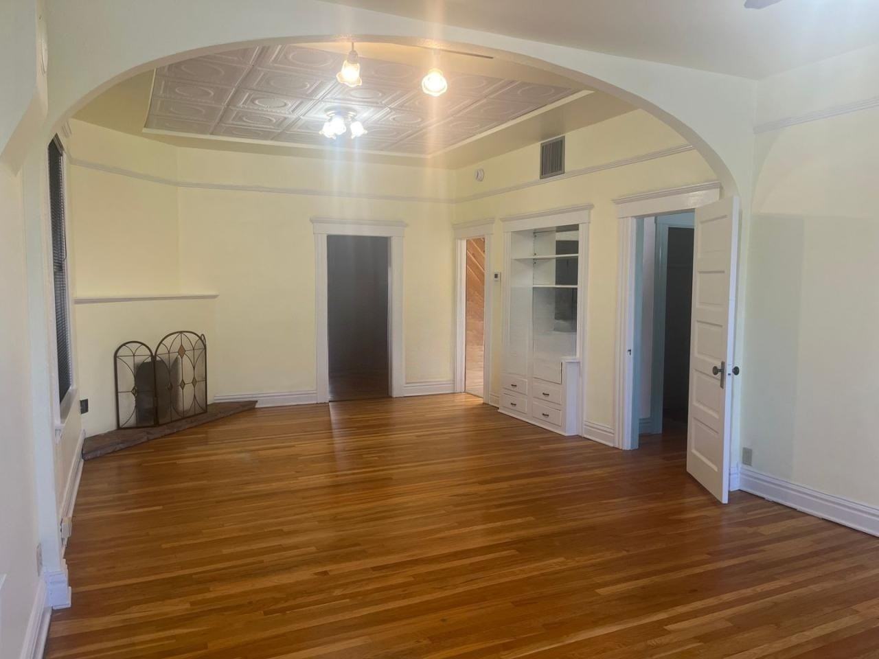 739 East 9th Street - Photo 3 of 5