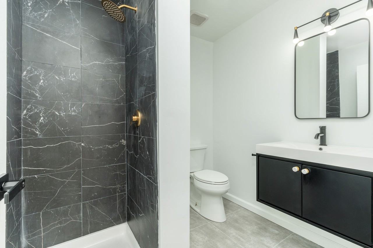 3003 Glenwood - Photo 3 of 50