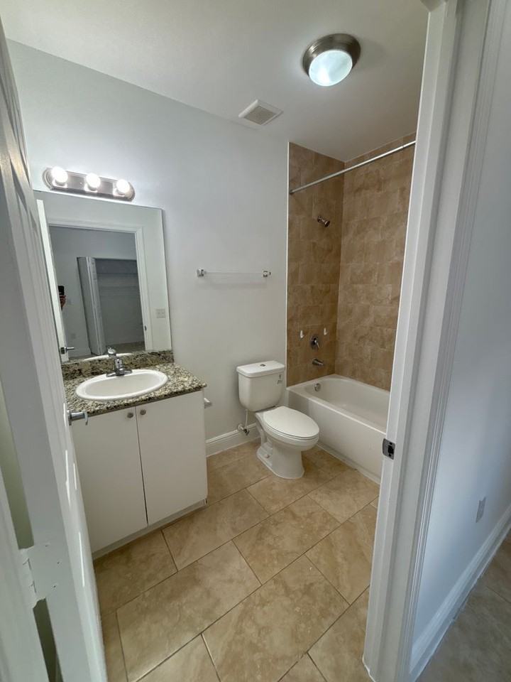 8250 W 21 Ln. - Photo 6 of 24