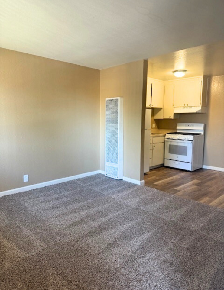 2433 Country Club Blvd. - Photo 2 of 6