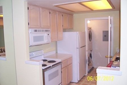 892 Goose Lake Ct - Photo 3 of 7