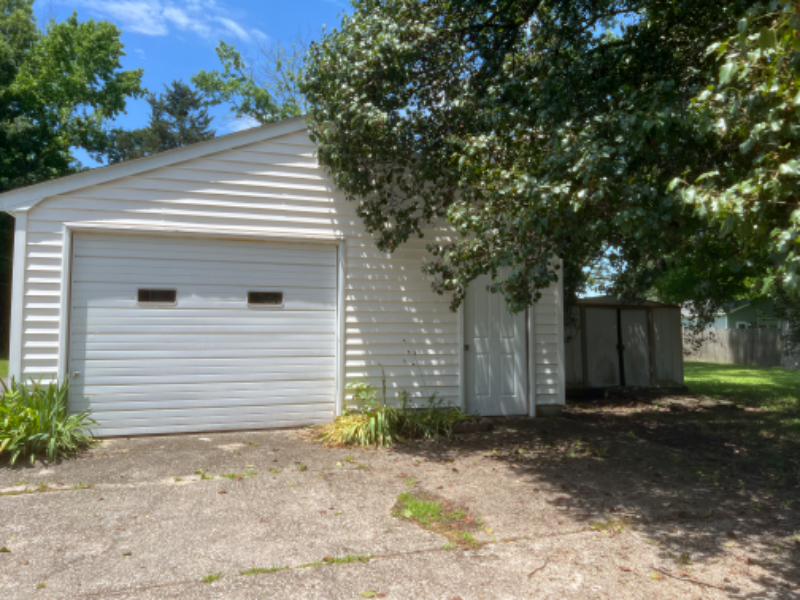 1143 Land St - Photo 3 of 20