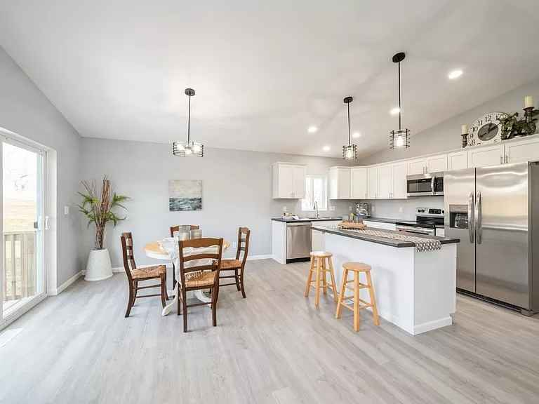 1120 Quarry Ave Sw - Photo 3 of 17