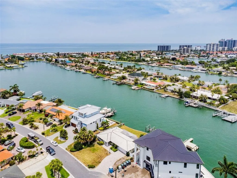 2244 Donato Dr - Photo 2 of 9