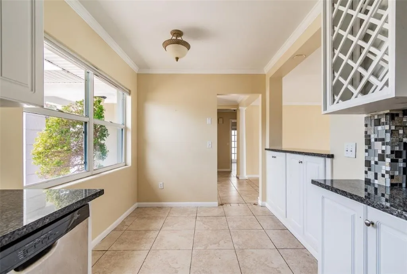 2244 Donato Dr - Photo 5 of 9