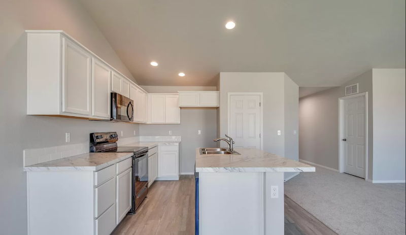 1020 Sw Sparrow Pl - Photo 2 of 14