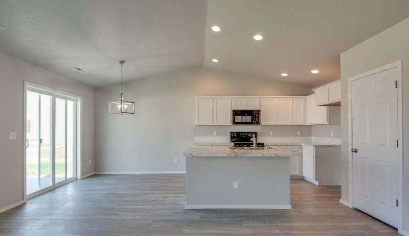 1020 Sw Sparrow Pl - Photo 3 of 14