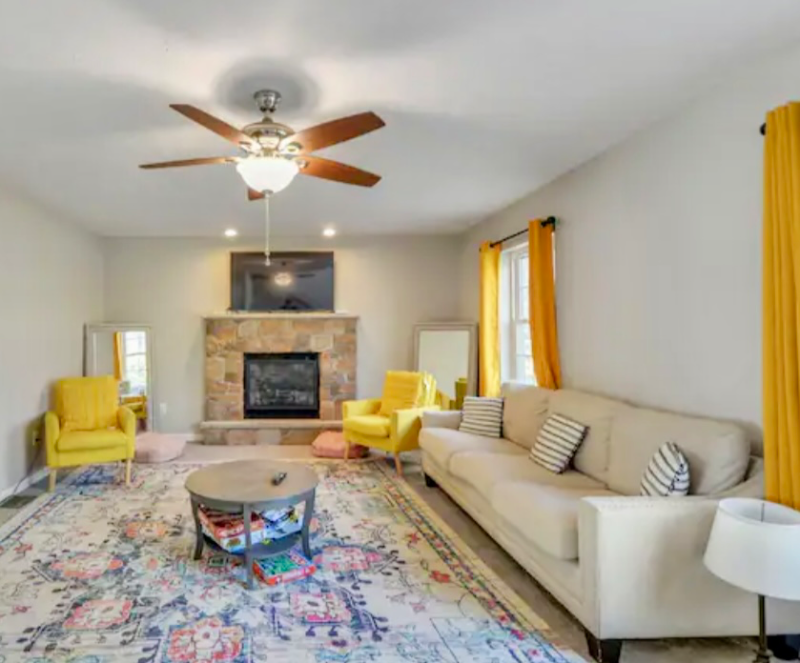 456 Stillwater Dr - Photo 3 of 14