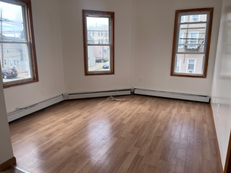 131 Lake Ave #2R - Photo 2 of 6