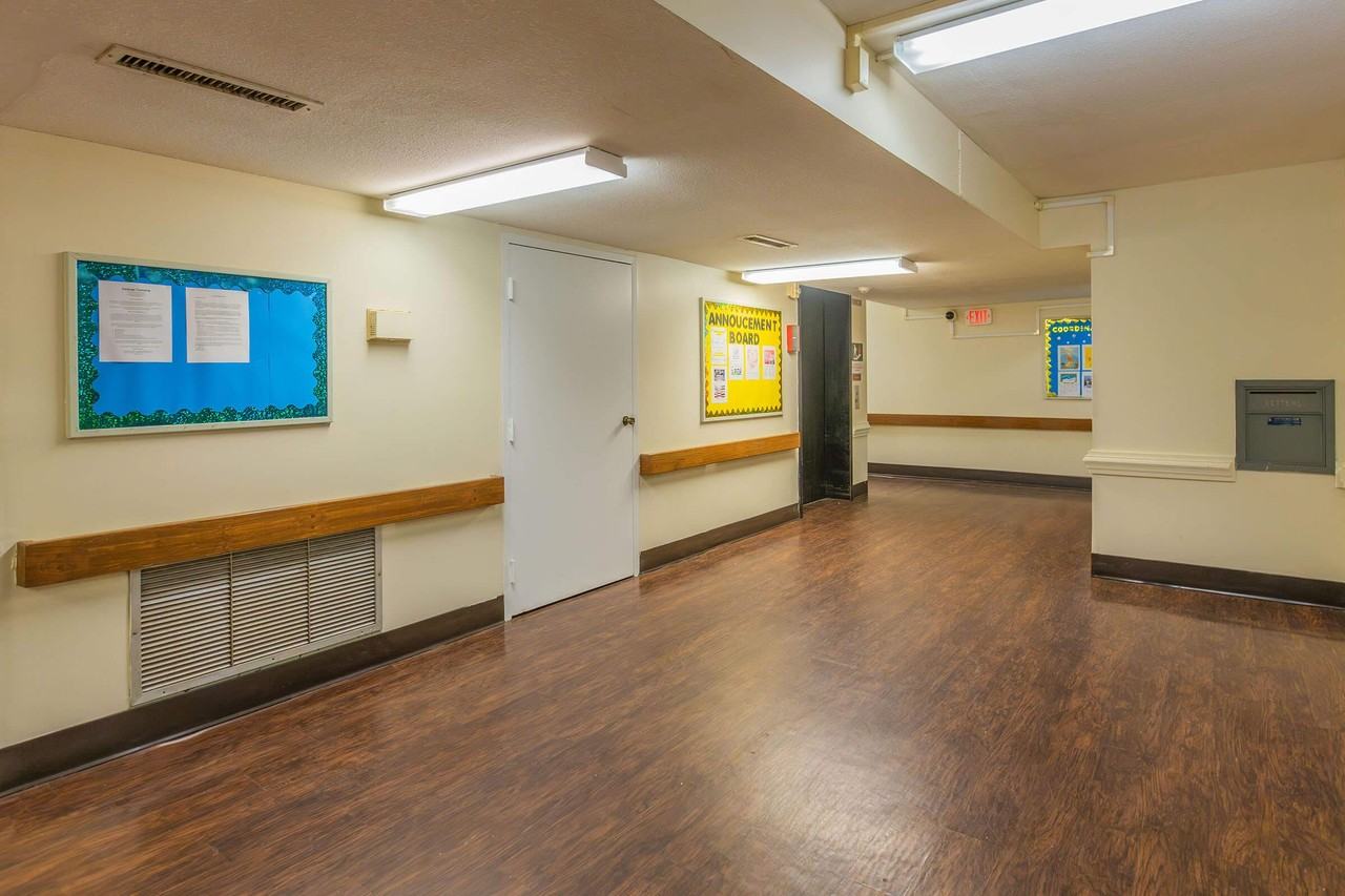 Vintage Crossing - Photo 2 of 13