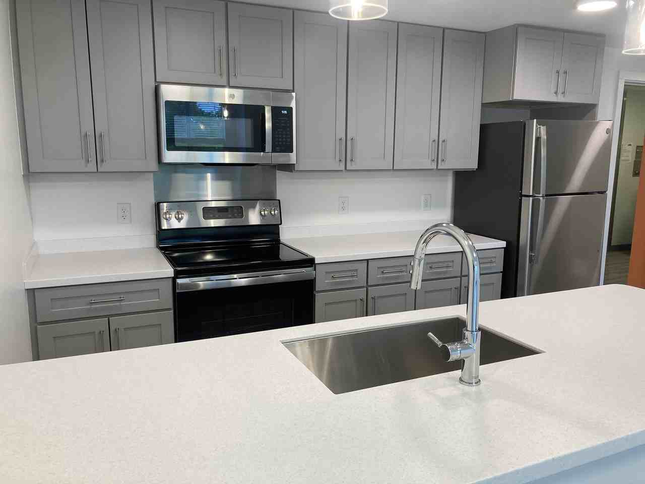 872 Morton St - Photo 3 of 24
