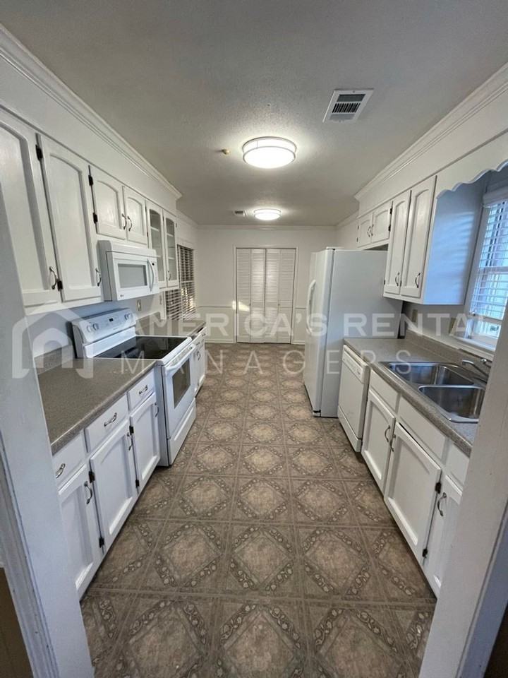 5727 22nd Ave E - Photo 5 of 25