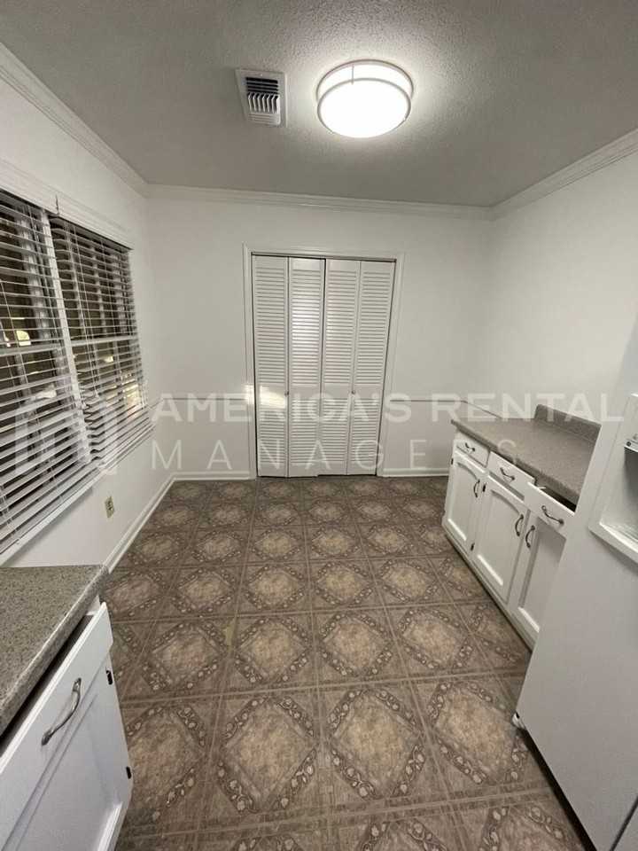 5727 22nd Ave E - Photo 6 of 25