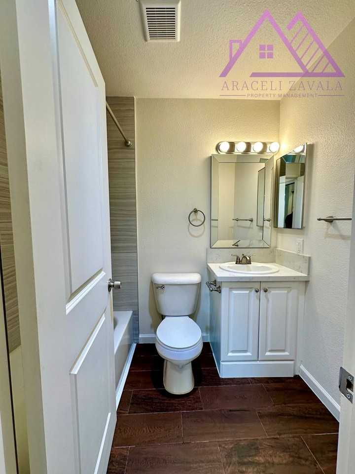 Manzana Studios & Loft Apartments - Photo 3 of 3