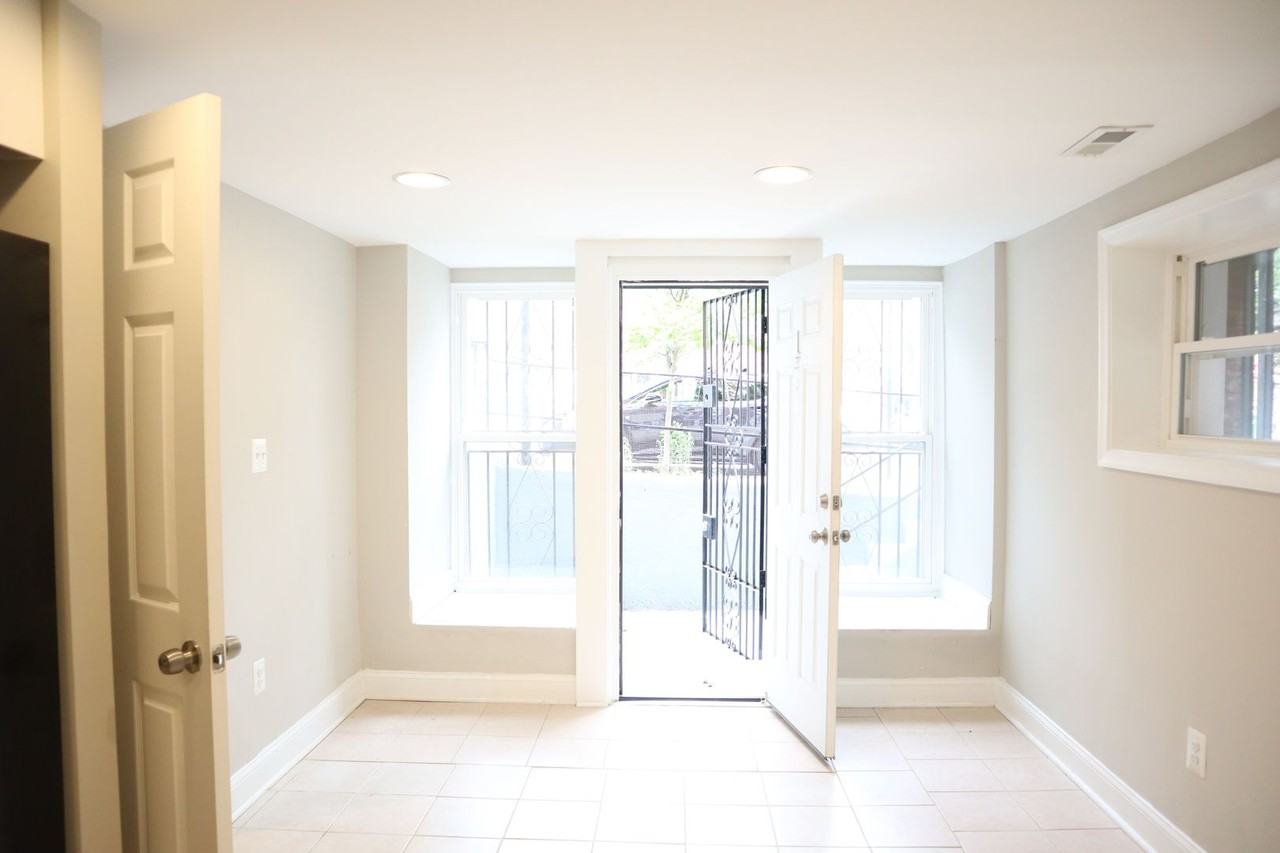 2206 N Charles St - Photo 3 of 18