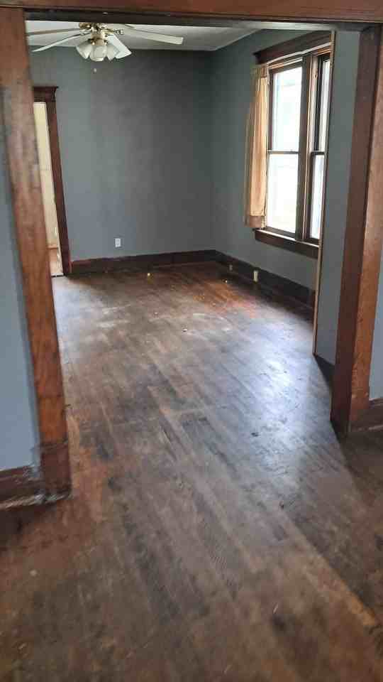 124 Hall St - Photo 4 of 6