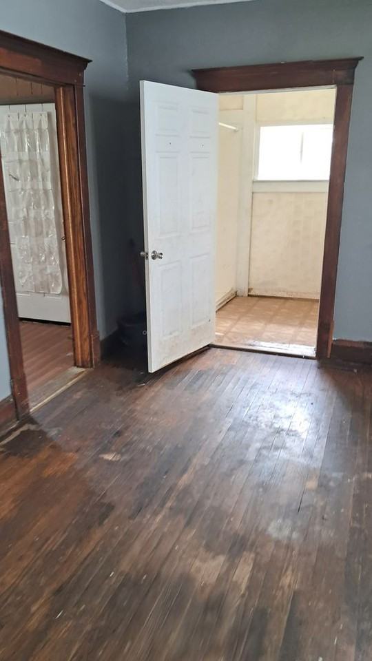 124 Hall St - Photo 5 of 6