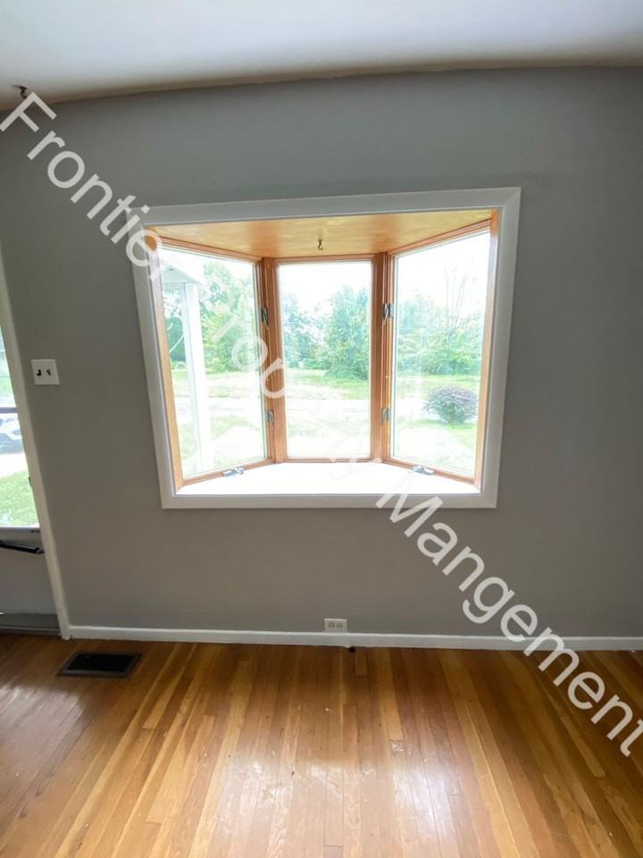 10613 Glen Garry Rd - Photo 2 of 11