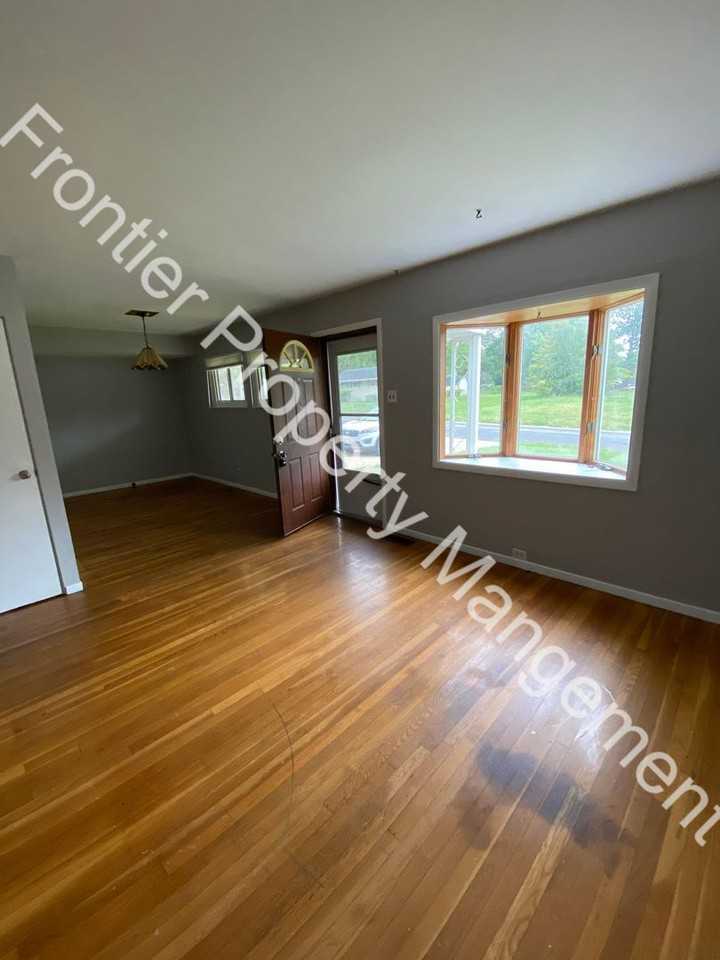 10613 Glen Garry Rd - Photo 3 of 11