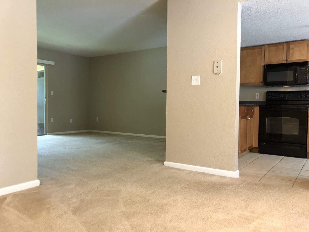 1810 Nw 23rd Blvd - Photo 2 of 13