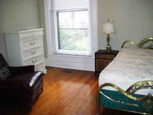 1005 W Franklin St - Photo 3 of 12