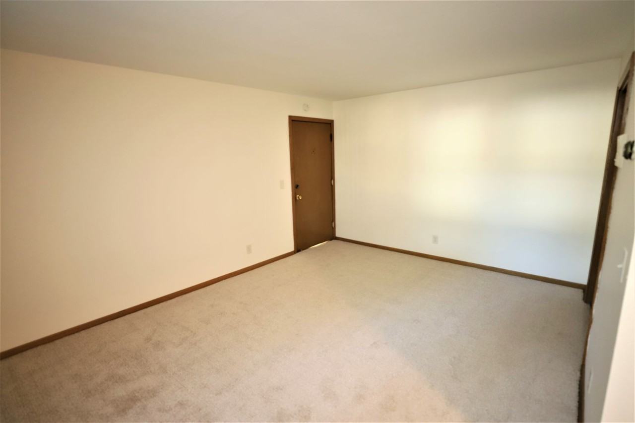 Premier Properties - 6630 - Photo 7 of 24