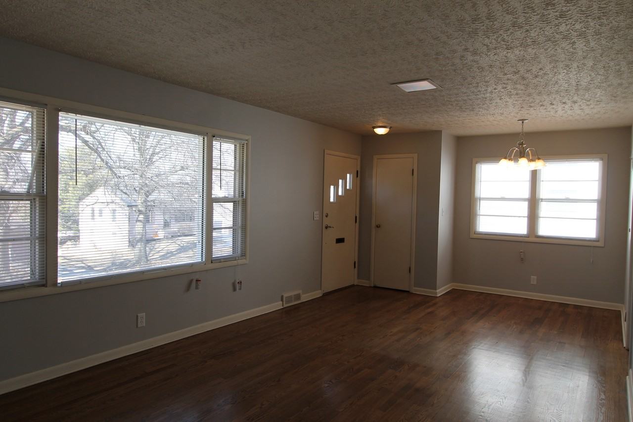 2511 N 70th Ave - Photo 3 of 12