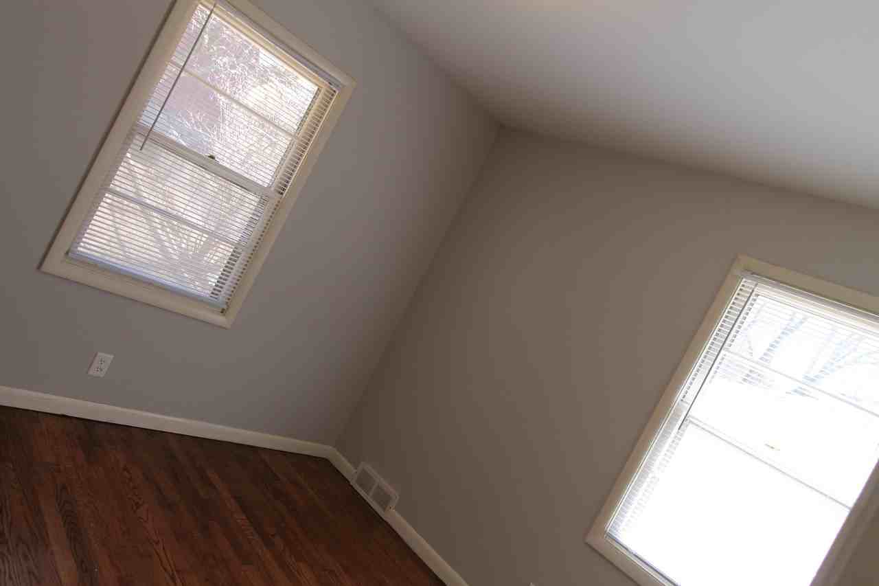 2511 N 70th Ave - Photo 6 of 12