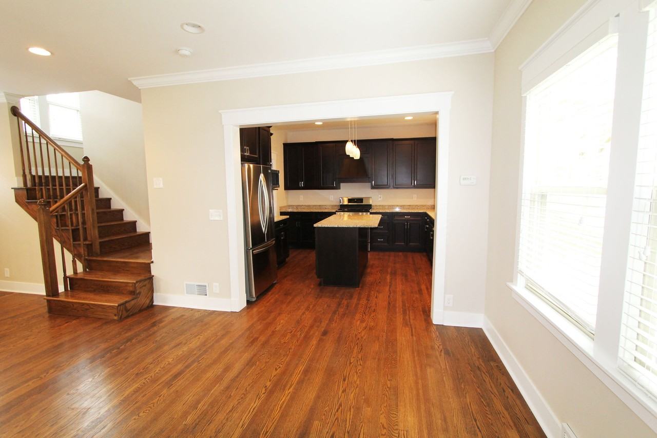 307 S 50th St - Photo 3 of 31