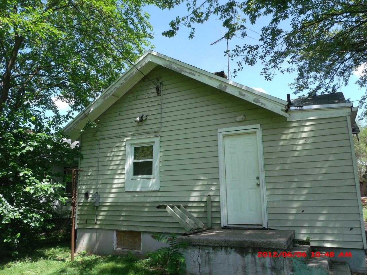 1638 Tampa Ave - Photo 2 of 15