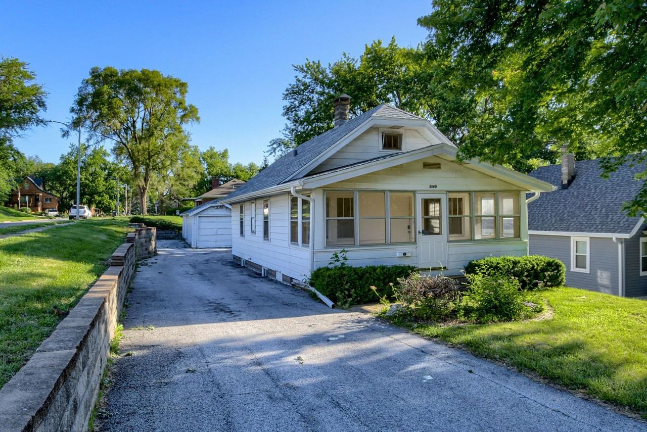 5540 Pine St - Photo 3 of 21