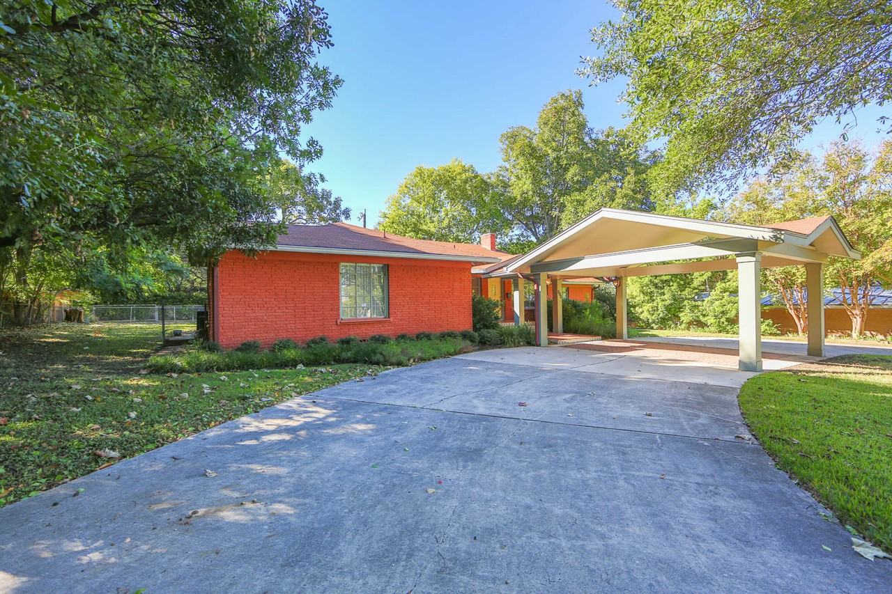 808 Tuxedo Ave - Photo 2 of 26