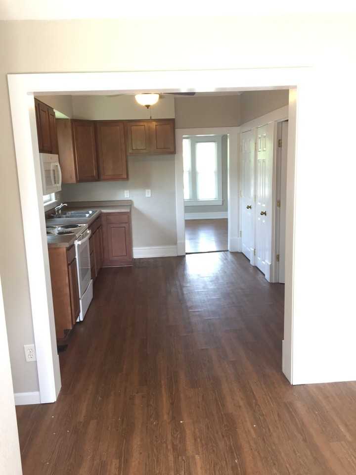 923 3rd St - Photo 3 of 11