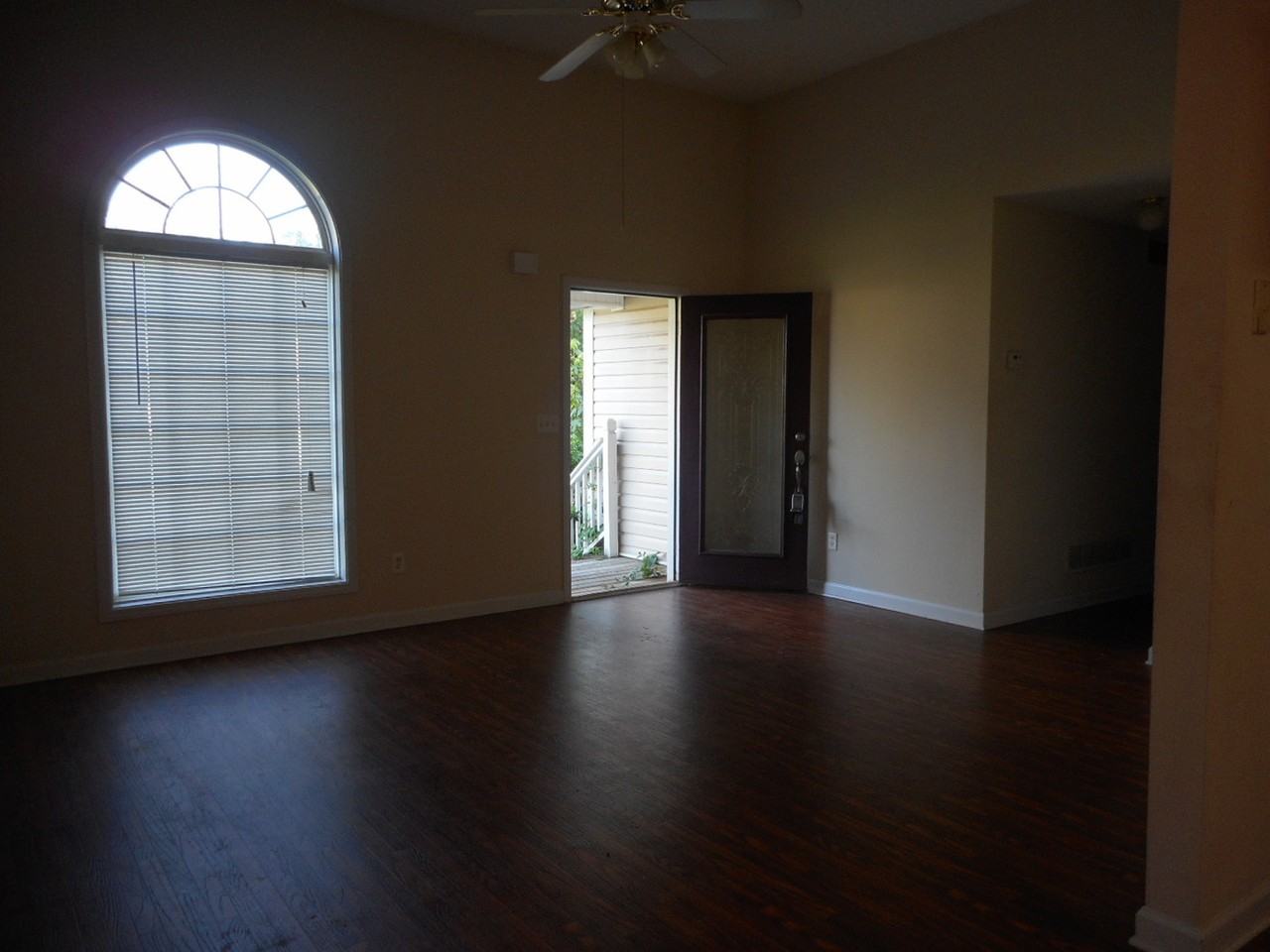 100 Fairfax Dr - Photo 3 of 13