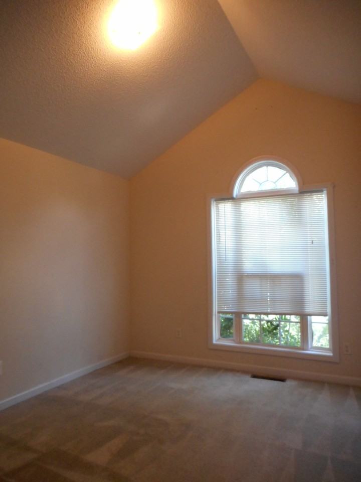100 Fairfax Dr - Photo 4 of 13