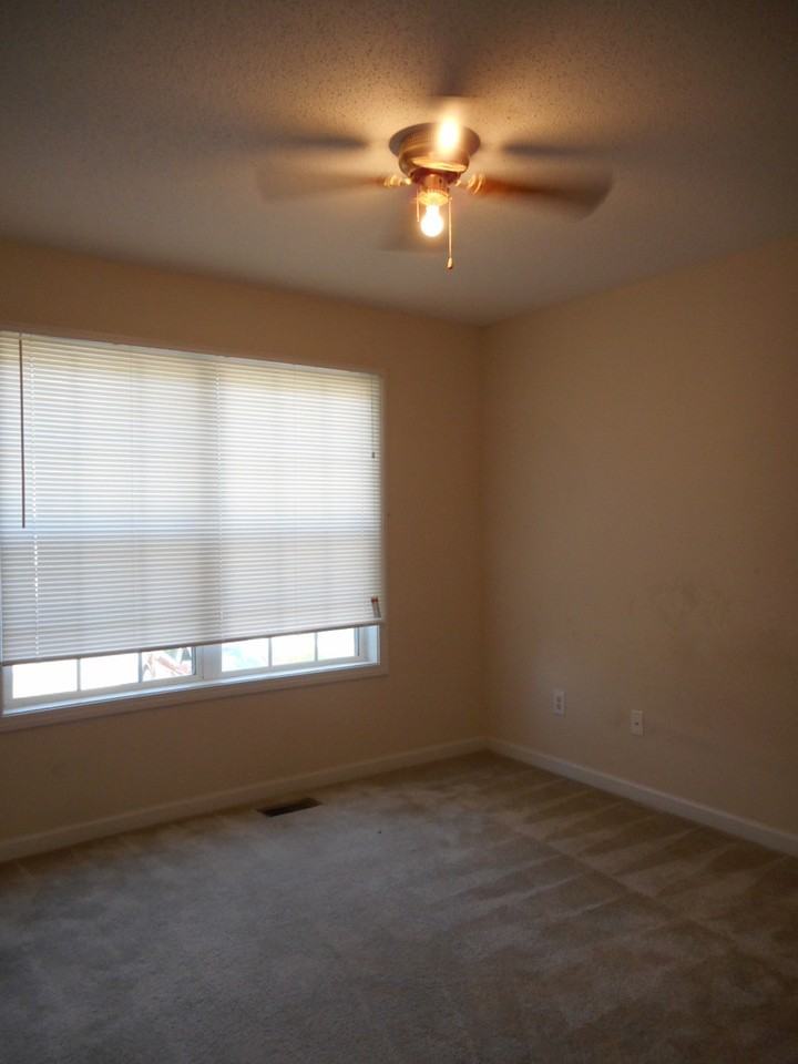 100 Fairfax Dr - Photo 5 of 13