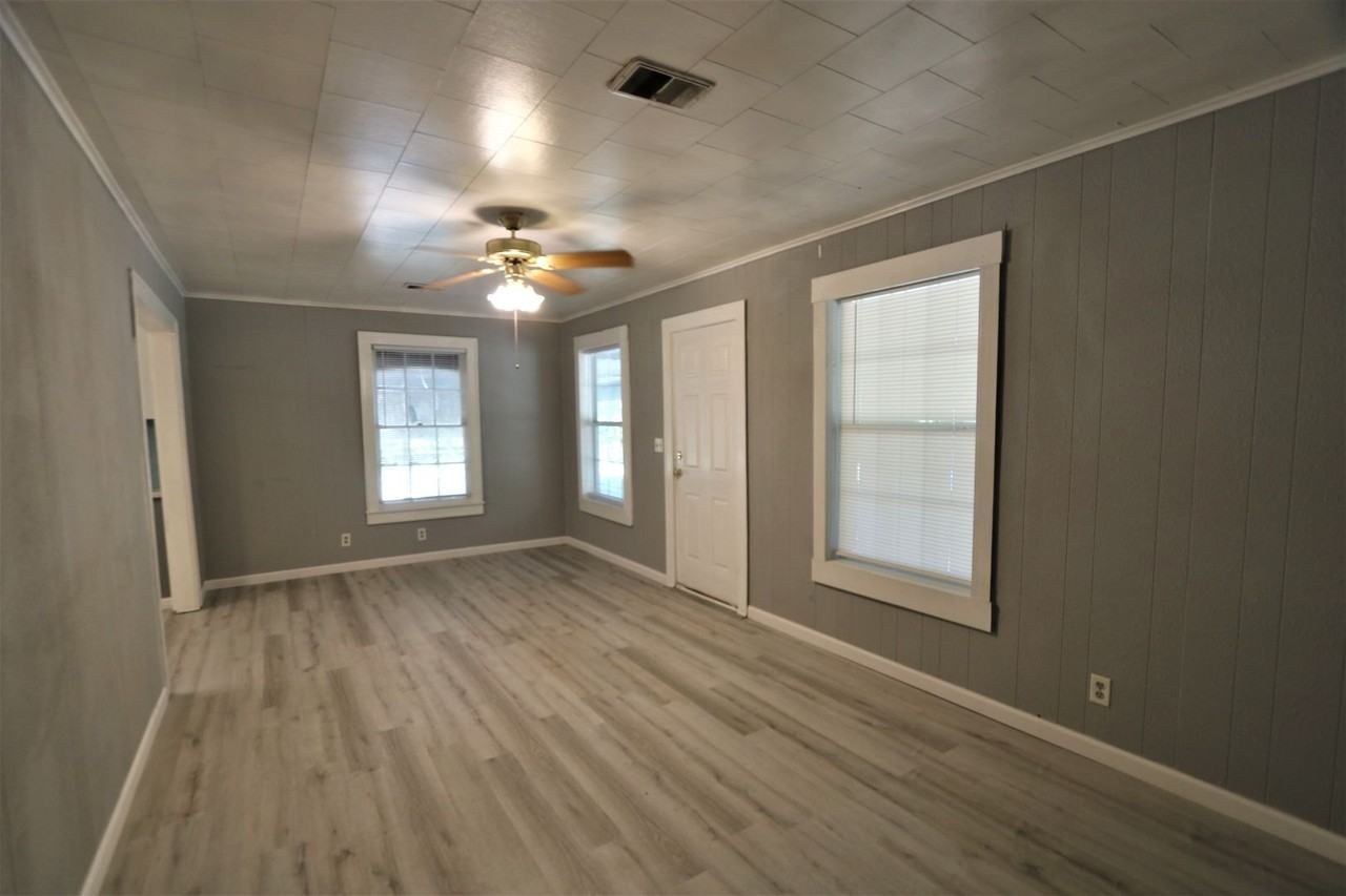 8526 Birch St - Photo 3 of 16
