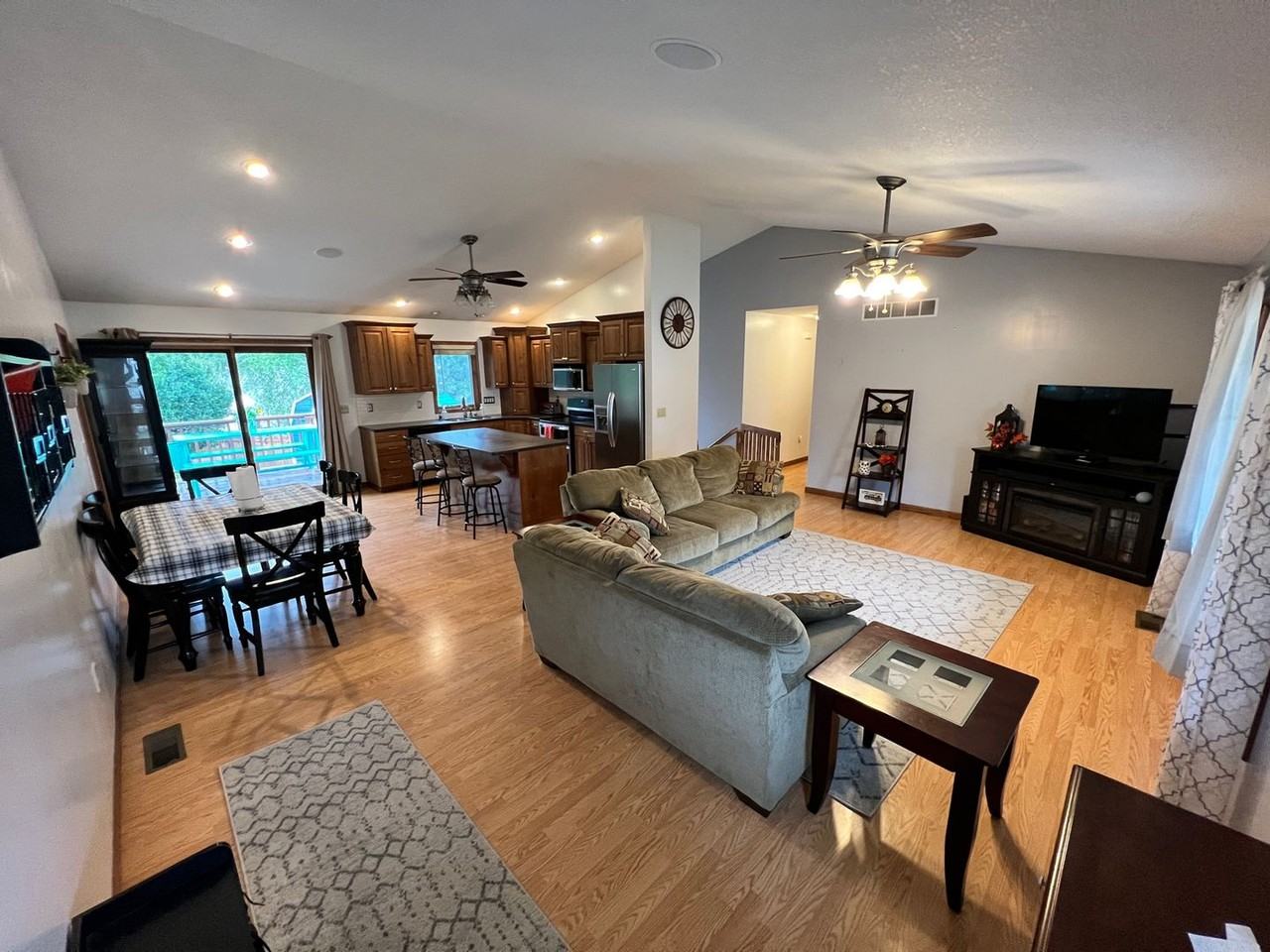 200 Snyder Dr - Photo 3 of 18