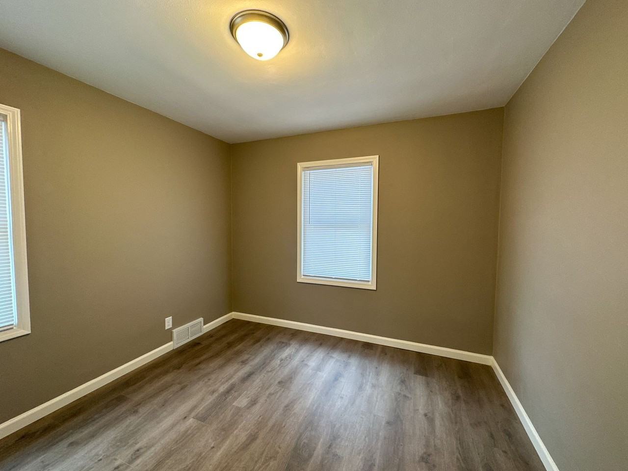 3936 N 60th St - Photo 3 of 10