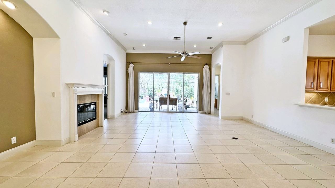 10722 Woodchase Cir - Photo 2 of 32