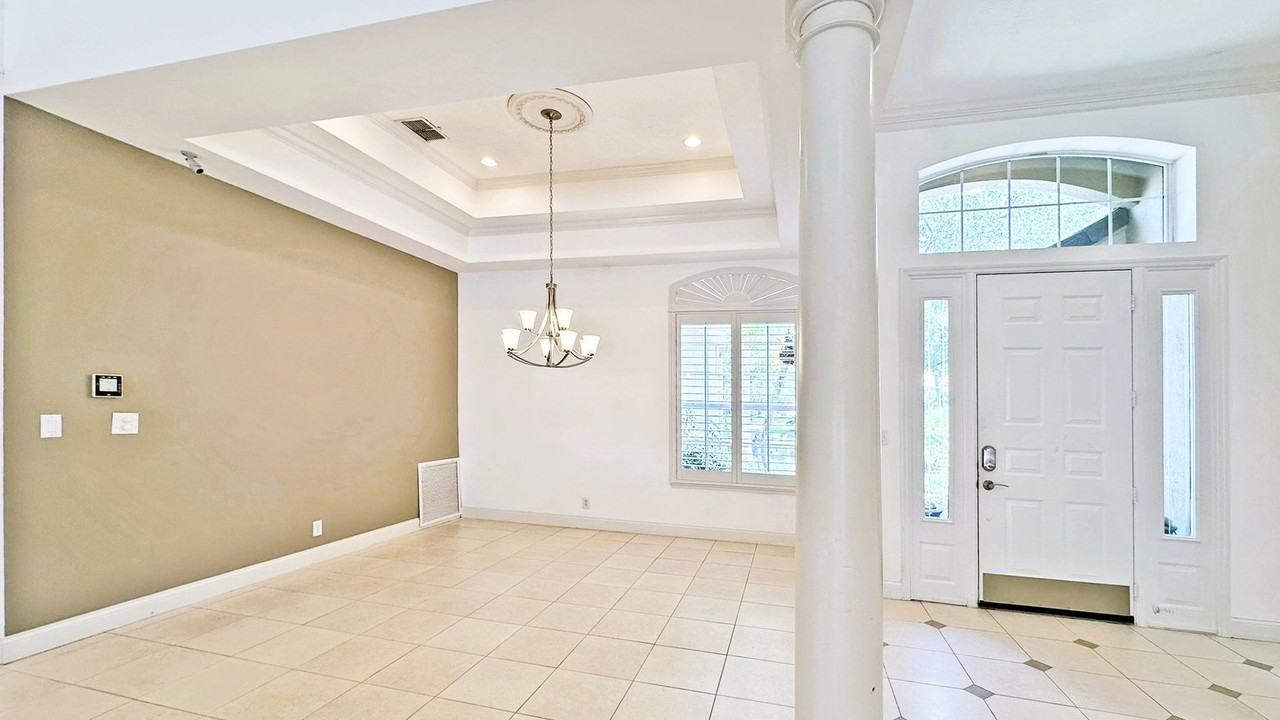 10722 Woodchase Cir - Photo 5 of 32