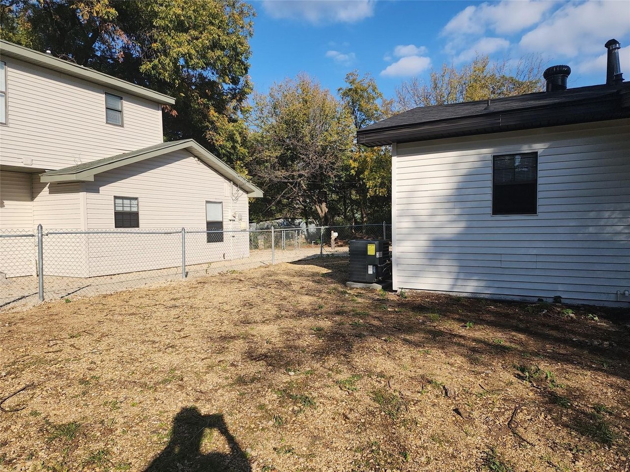 1505 Redbud Ln - Photo 4 of 15