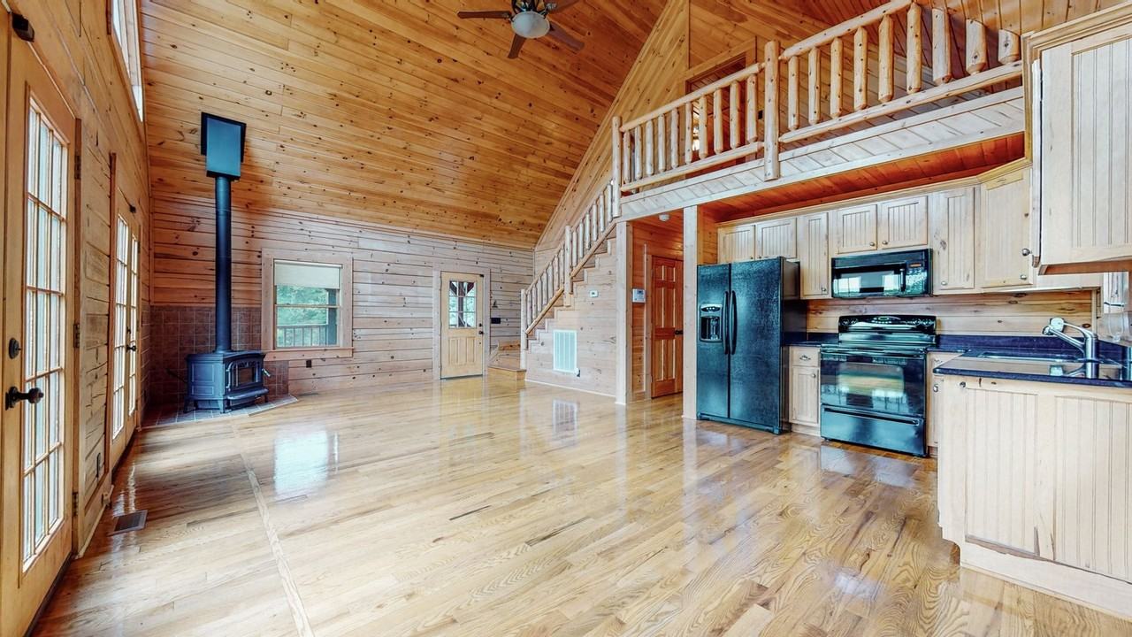 493 Lake Hollow Rd - Photo 3 of 22