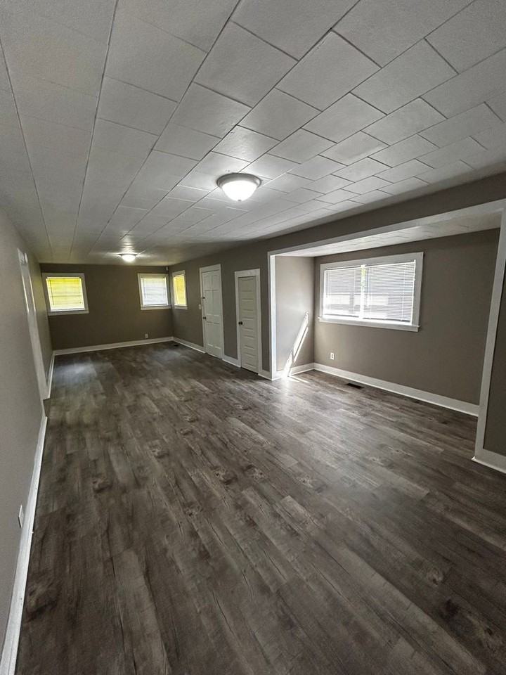 1120 Goodyear Ave - Photo 2 of 13