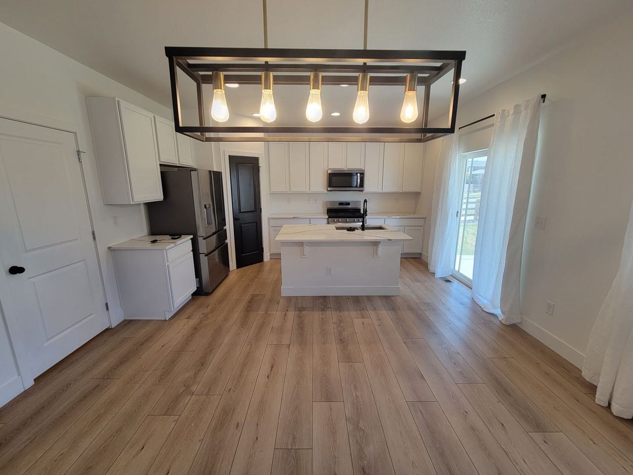 58 Marlowe Dr - Photo 2 of 39